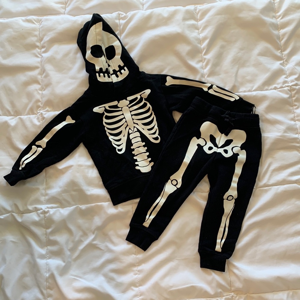 H&M EUC Kids Skeleton Glow in the Dark Outfit